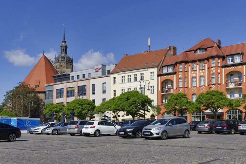 Neustädtischer Markt mit Blick auf die Katharinenkirche in Brandenburg an der Havel © Boettcher