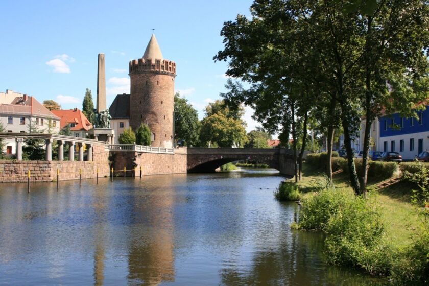 Brücke über den Stadtkanal am Steintorturm in Brandenburg an der Havel © STG