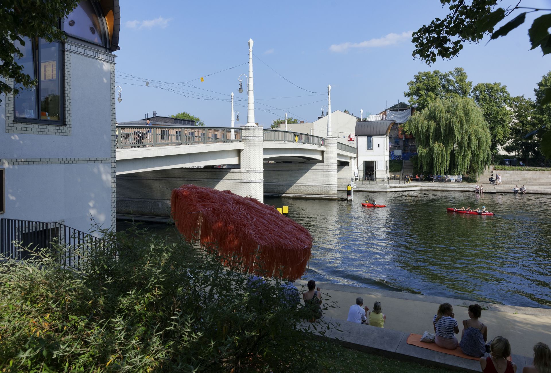 Am Salzhofufer mit Brückenhäuschen und Jahrtausendbrücke in Brandenburg an der Havel © Lehmann