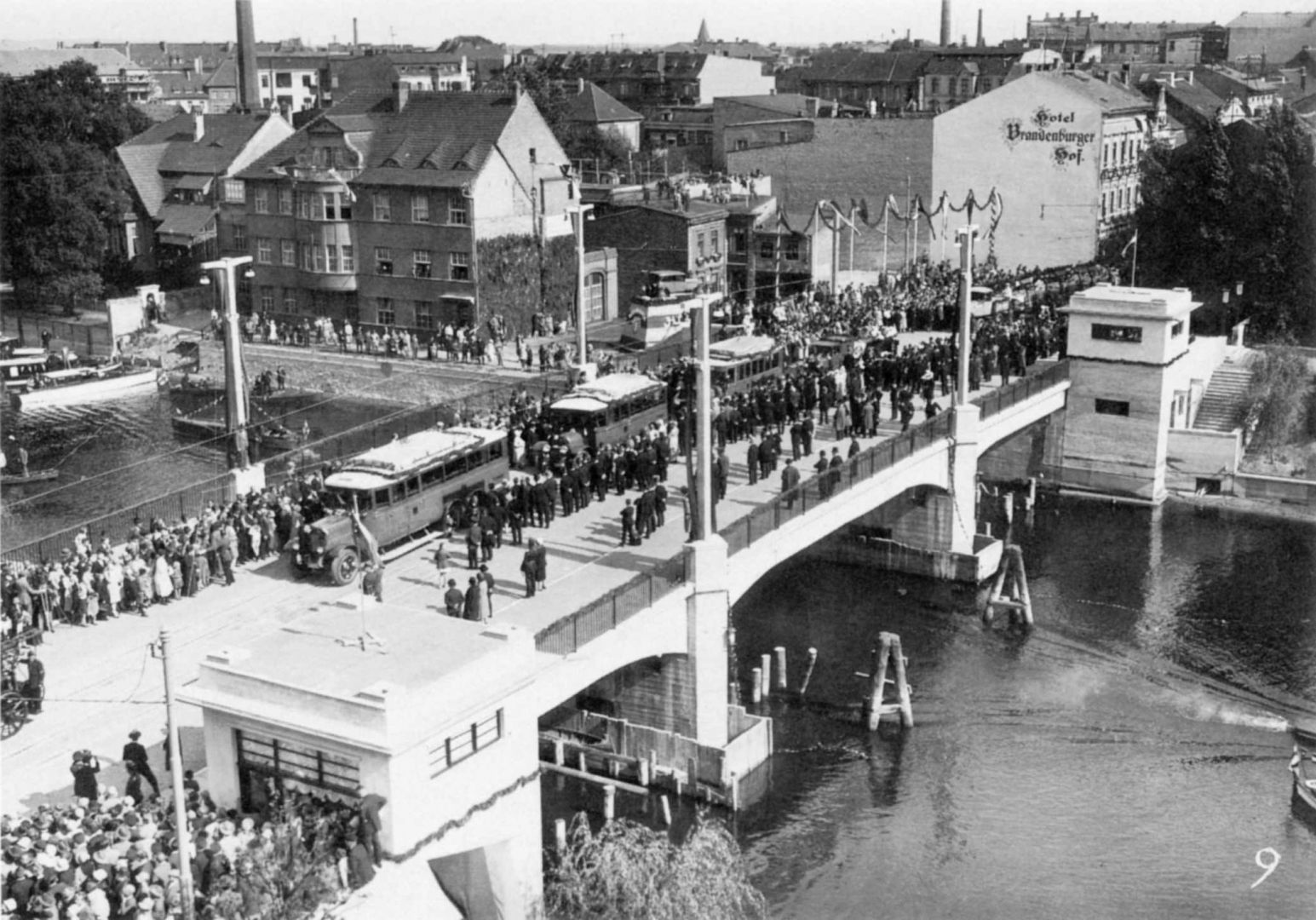 Eröffnung der Jahrtausendbruecke in Brandenburg an der Havel 1929 © Bauer Grasow Die Reihe Archivbilder Brandenburg Eröffnung der Jahrtausendbruecke in Brandenburg an der Havel 1929 © Bauer Grasow Die Reihe Archivbilder Brandenburg