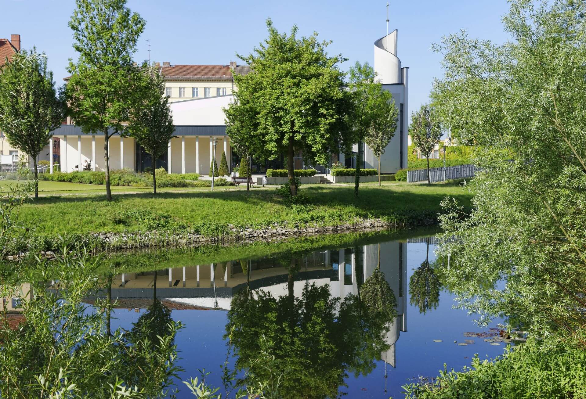 Neuapostolische Kirche am Stadtkanal in Brandenburg an der Havel © Boettcher